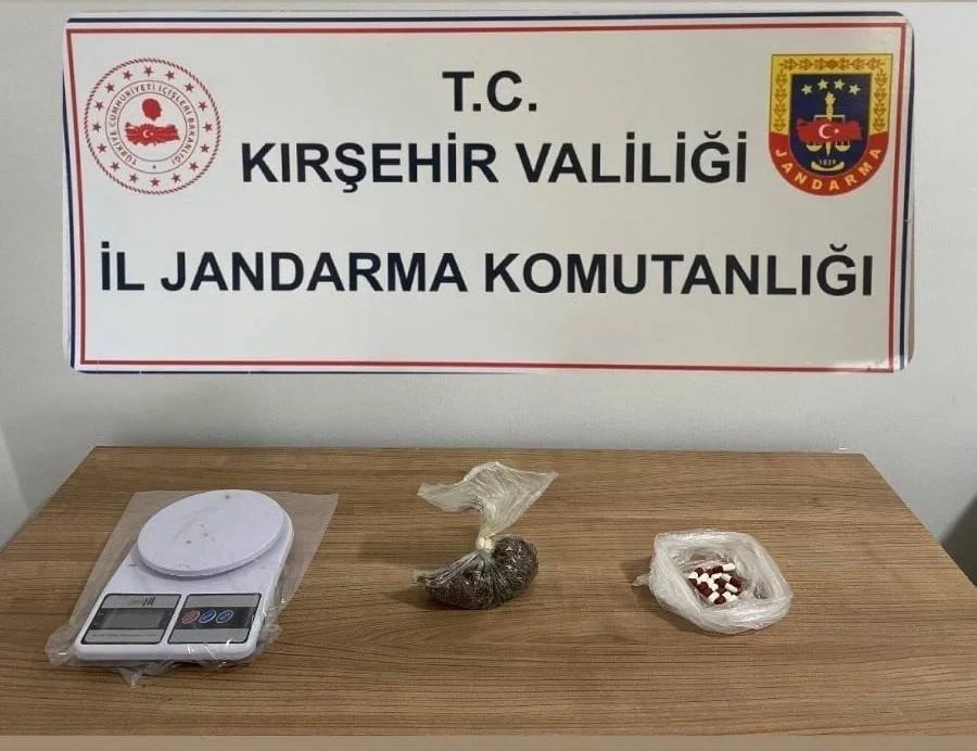 KIRŞEHİR’İN KAMAN İLÇESİNDE DÜZENLENEN OPERASYONDA UYUŞTURUCU MADDE VE HASSAS TERAZİ ELE...
