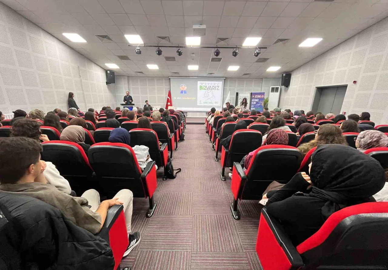 KSBÜ ÖĞRENCİLERİNE SİBER FARKINDALIK VE NARKOTİK EĞİTİMİ