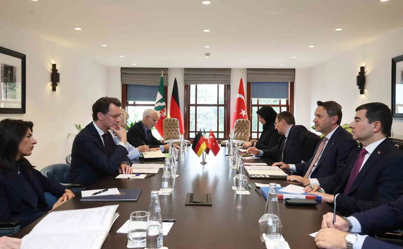 ENERJİ VE TABİİ KAYNAKLAR BAKANI ALPARSLAN BAYRAKTAR VE KUZEY REN-VESTFALYA EYALETİ BAŞBAKANI...