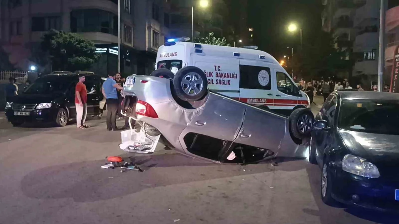 ŞANLIURFA’DA OTOMOBİLLER ÇARPIŞTI:1 YARA
