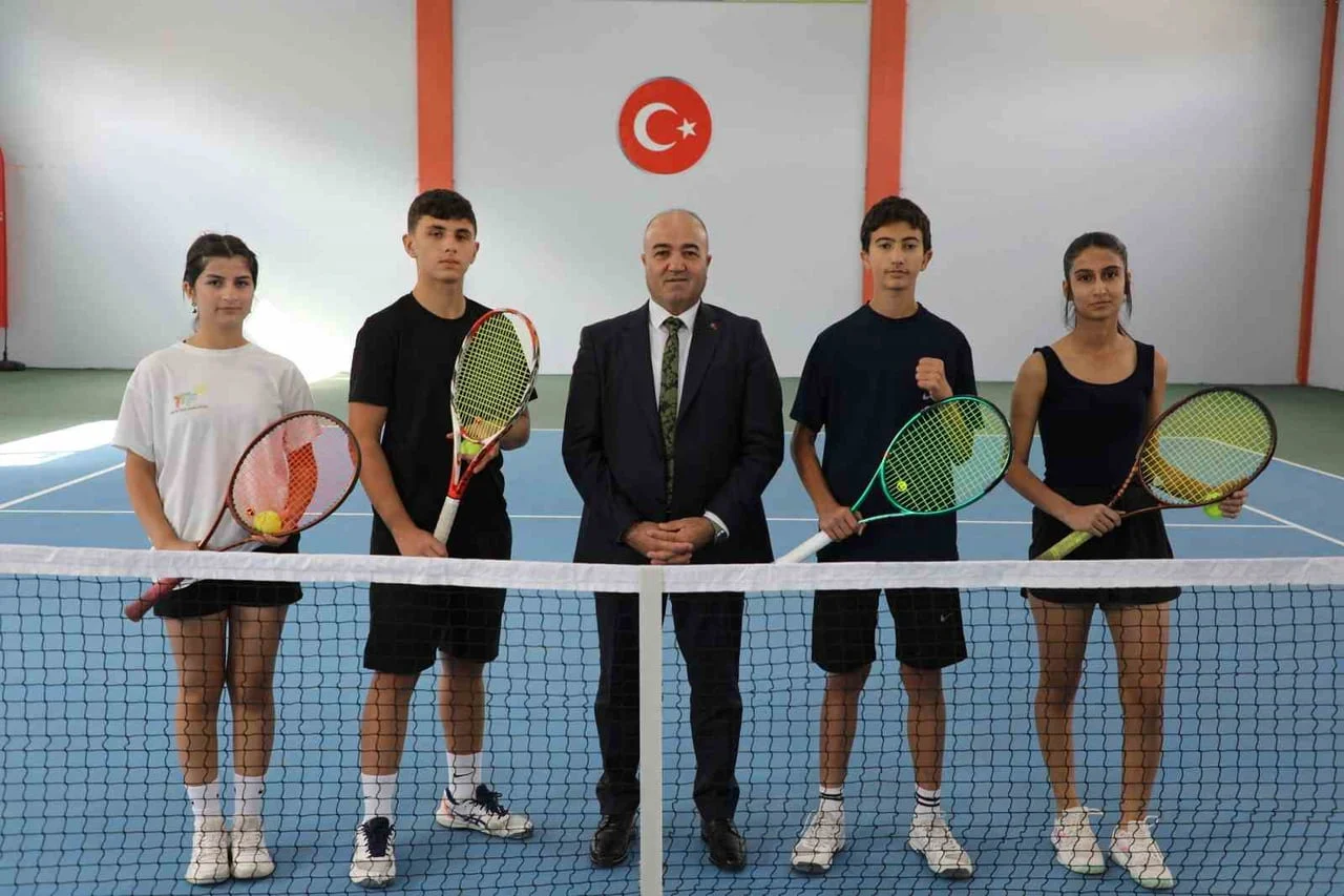 AĞRI’DA TÜRKİYE TENİS LİGİ DOĞU ANADOLU BÖLGESİ TURNUVASI BAŞLADI
