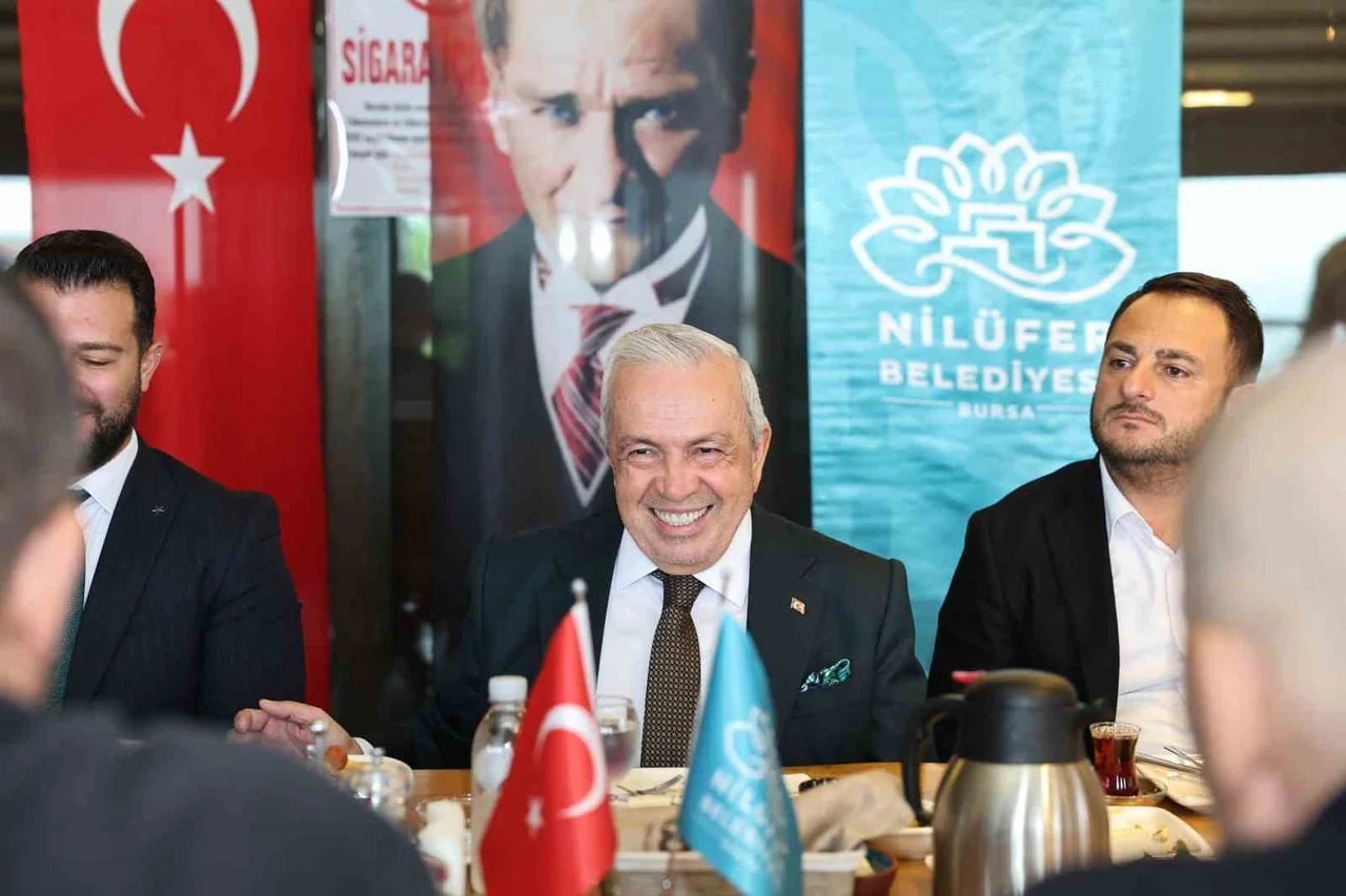 NİLÜFER BELEDİYE BAŞKANI ŞADİ ÖZDEMİR, YEŞİL-BEYAZLI KULÜBÜN TRİBÜN TEMSİLCİLERİYLE KAHVALTIDA...