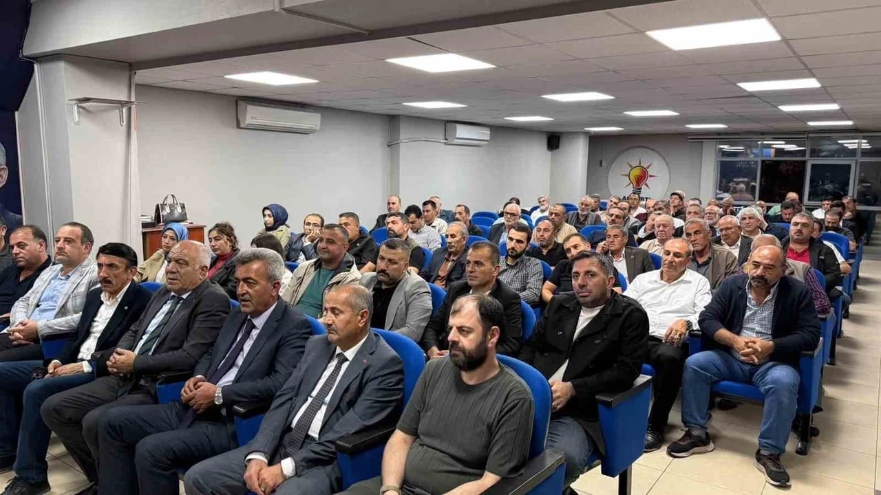 AK PARTİ ERZİNCAN MERKEZ İLÇE BAŞKANLIĞINDA HAFTALIK TOPLANTI YAPILDI