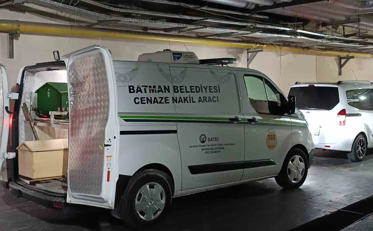 BATMAN'DA SİLAHLI KAVGA’DA 27 YAŞINDAKİ GENÇ HAYATINI KAYBETTİ. M.Ş.'NİN CENAZESİ, OTOPSİ YAPILMAK...