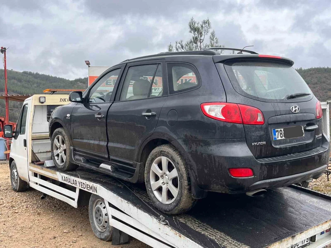 KARABÜK’TE BÖLÜNMÜŞ YOLDA TERS YÖNDE İLERLEYEREK TRAFİĞİ TEHLİKEYE DÜŞÜREN  OTOMOBİLİN SÜRÜCÜSÜNE...