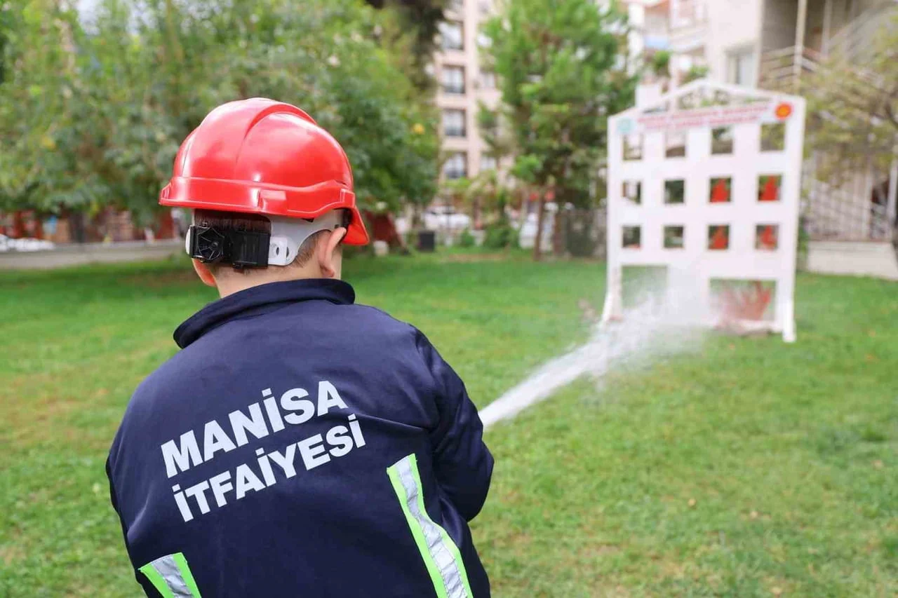 ŞEHZADELER BELEDİYESİ ÇOCUKEVİ'NDE EĞİTİM GÖREN 24 ÖĞRENCİ, İTFAİYECİLİK HAFTASI KAPSAMINDA MANİSA...
