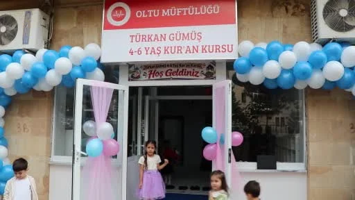 Hong Kong'da yaşayan akademisyenden memleketine vefa