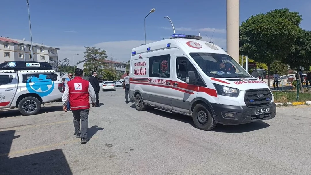 VAN’IN MURADİYE DEVLET HASTANESİ’NDE MUHTEMEL AFET VE ACİL DURUMLARA YÖNELİK HAZIRLIKLARIN...